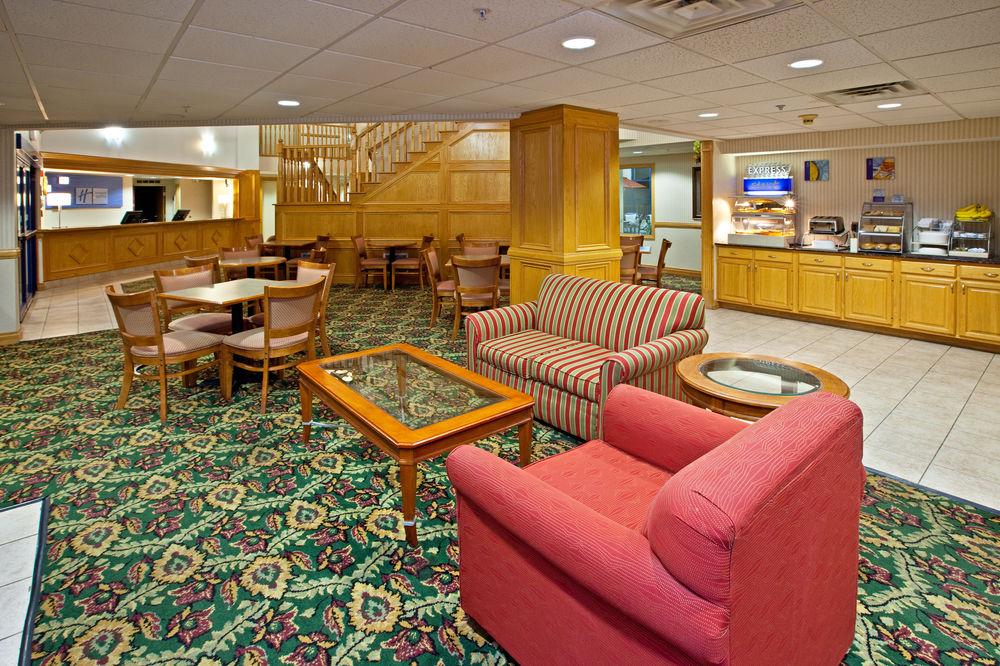 Holiday Inn Express Scottsburg By Ihg Εξωτερικό φωτογραφία